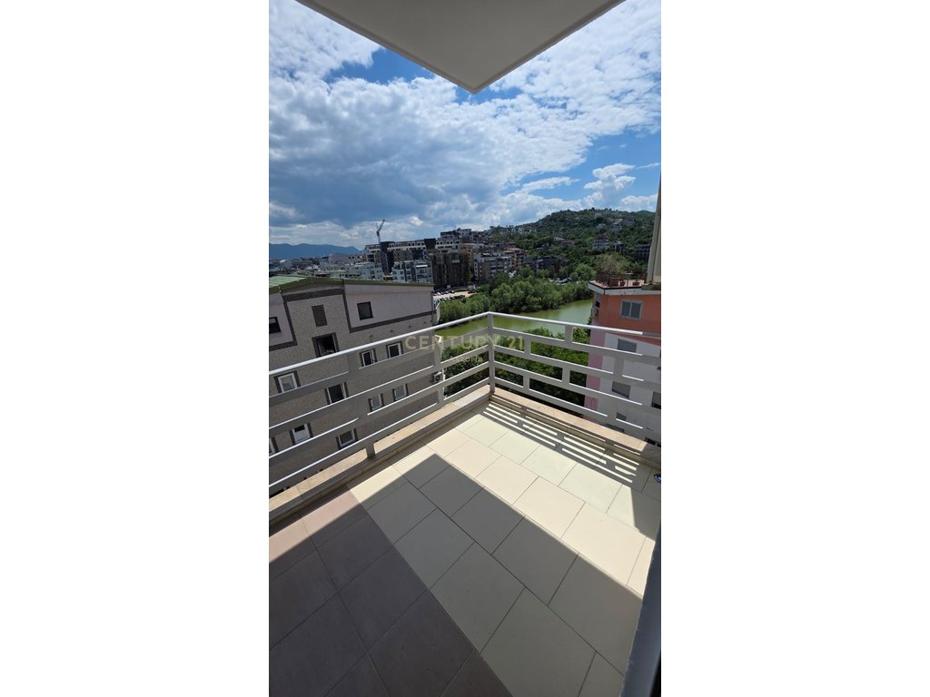 Shitet apartament 3+1+2+depo tek kopshti zoologjik, pranë pavarotit!
