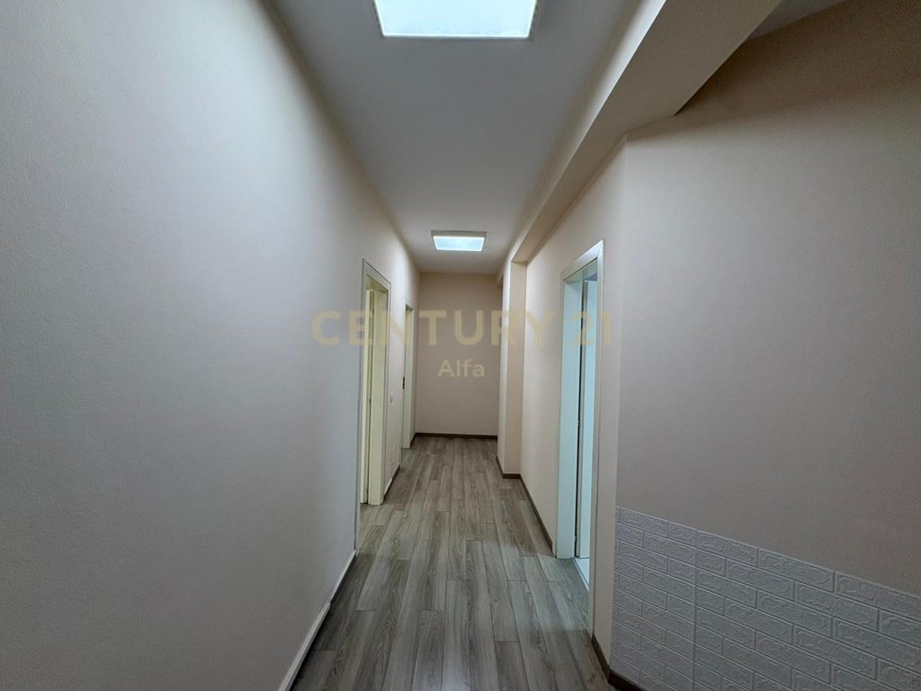 Shitet apartament 3+1+2+depo tek kopshti zoologjik, pranë pavarotit!