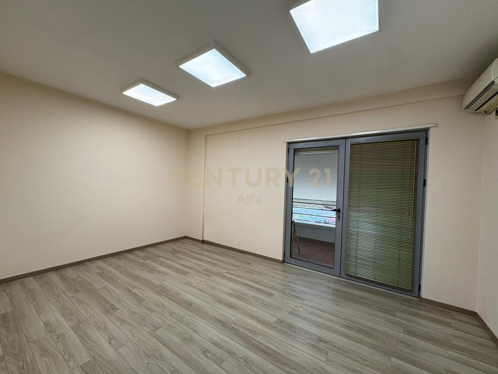 Shitet apartament 3+1+2+depo tek kopshti zoologjik, pranë pavarotit!