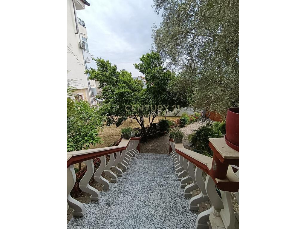 Shtëpi private 2-katëshe në shitje – Mundësi ideale banimi dhe investimi (2)