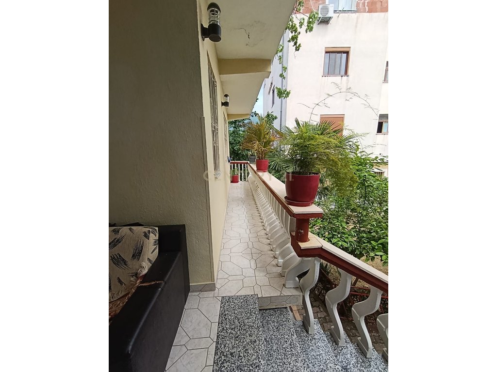 Shtëpi private 2-katëshe në shitje – Mundësi ideale banimi dhe investimi (6)