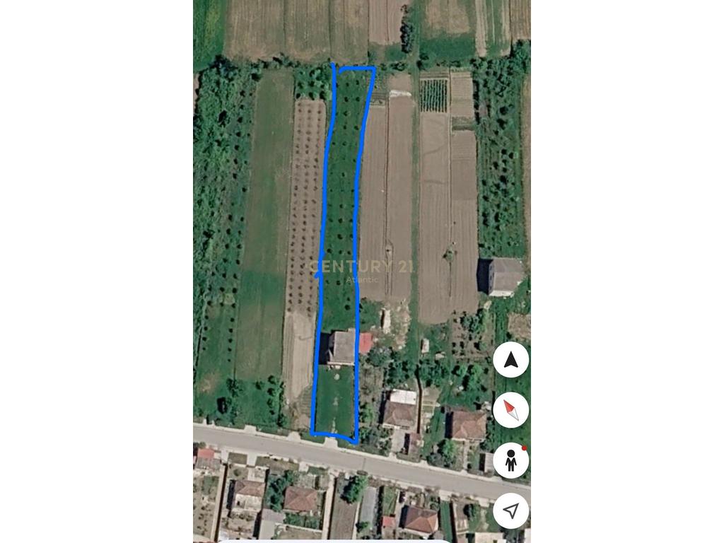 Shitet vile bashke me 2,000 metra katror toke ne periferi te shijakut