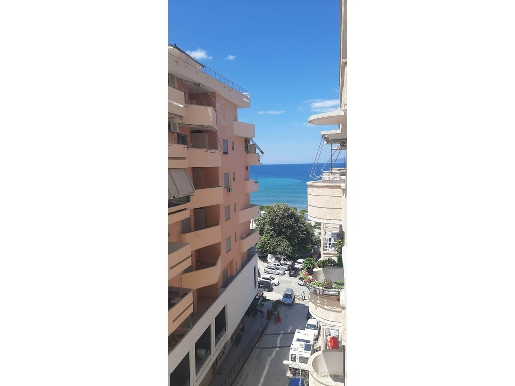 Shitet apartament 1+1 në lungomare, Vlorë !