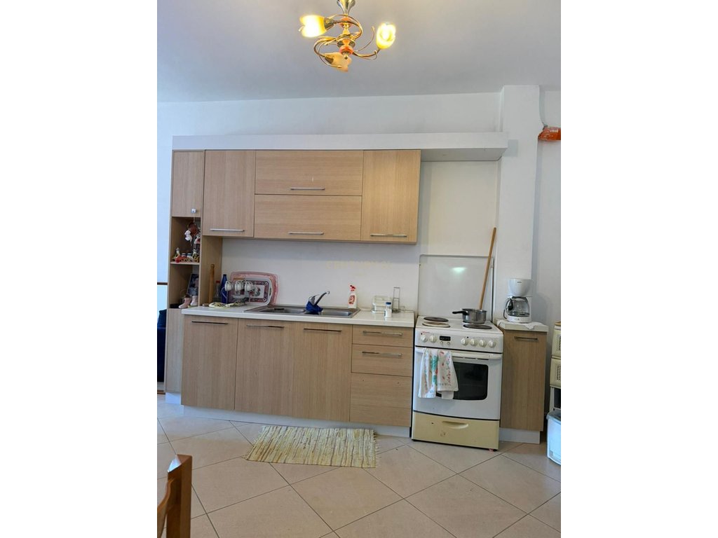 Shitet apartament 1+1 në lungomare, Vlorë !