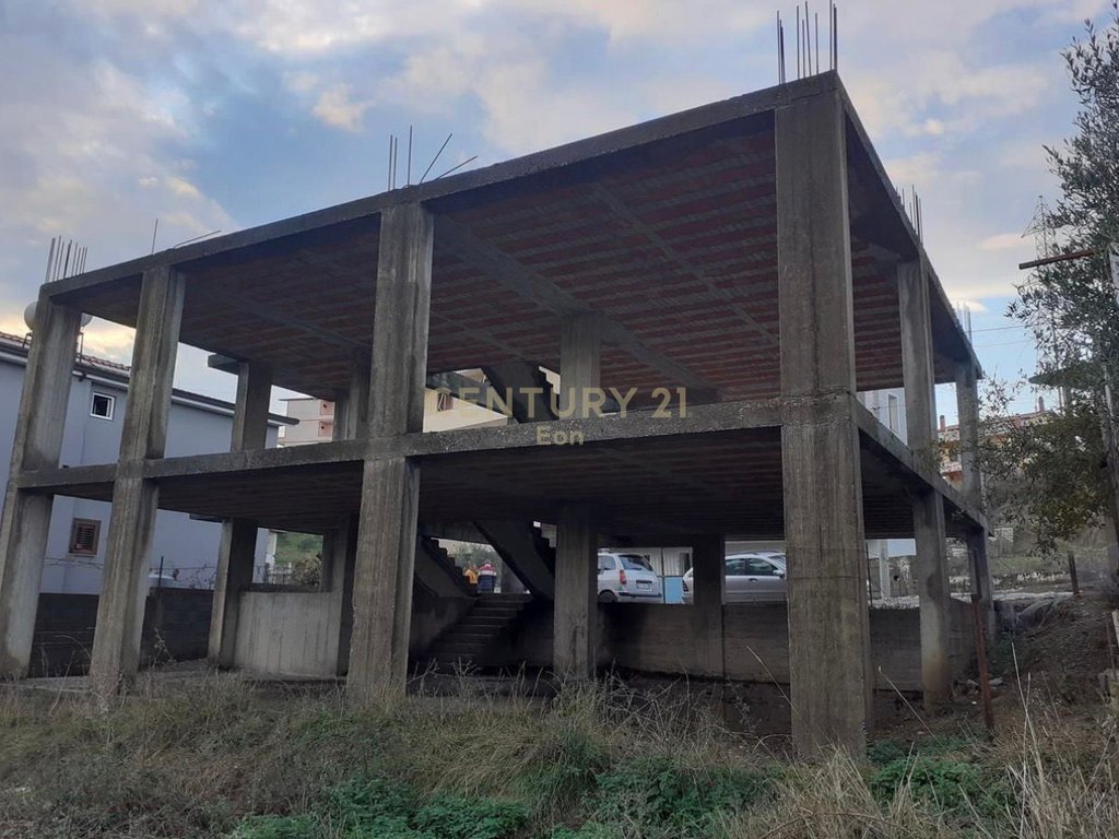 Vilë 2-katëshe për shitje në arapaj, Durrës