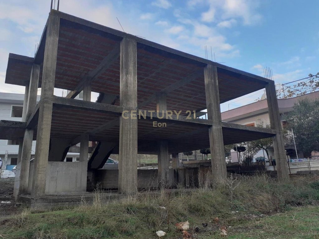 Vilë 2-katëshe për shitje në arapaj, Durrës