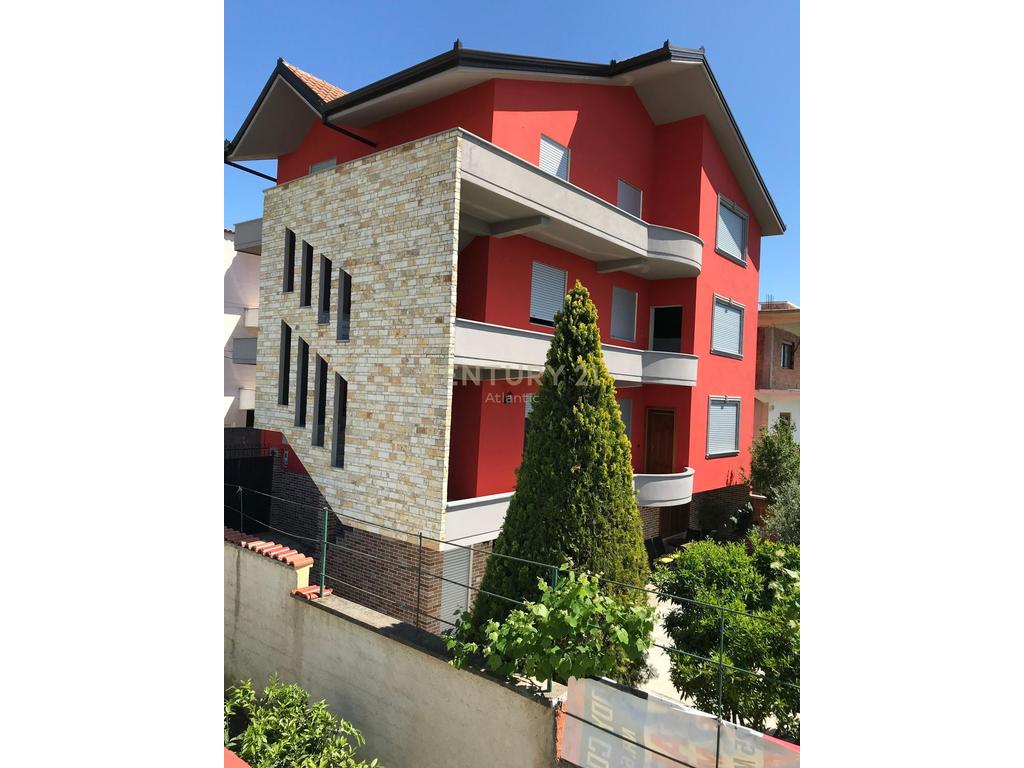Vilë 2-katëshe për shitje në arapaj, Durrës