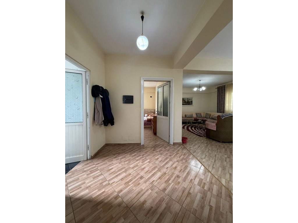 Casa privada de 2 pisos à venda – Bairro “Kushtrim”, Vlorë (7)