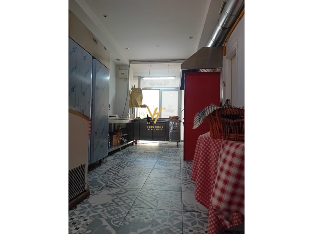 Activité commerciale à vendre pizzeria sur bulevard bajram curri 25 000 euros