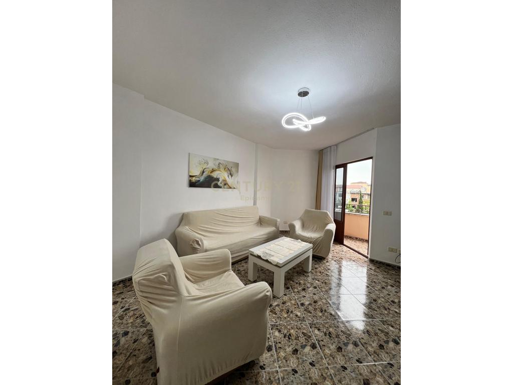 Appartement 3+1+2 salles de bain à louer, près du marché fruits-légumes, durres!