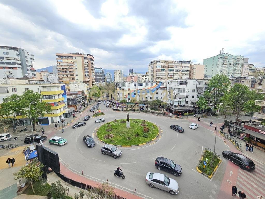 Office unit for sale on ground floor, near wilson square! (4)