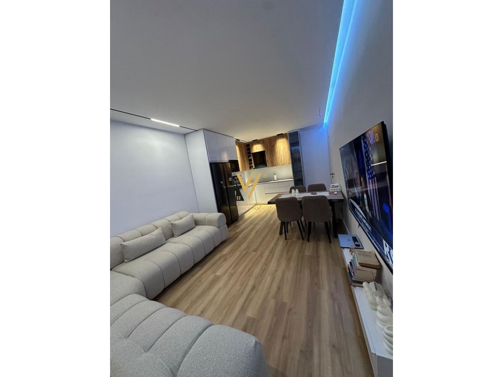 Shitet apartament 2+1+blk tek univers city 145.000 euro