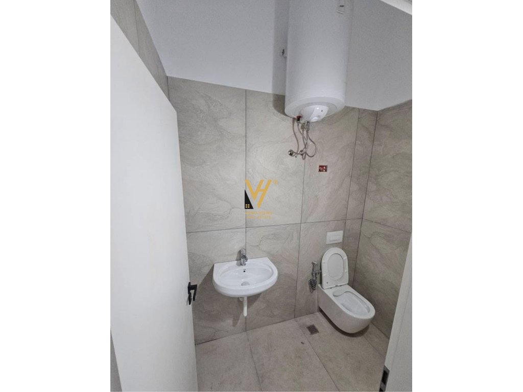 Ambiente commerciale di 60 m² in affitto a don bosko 50.000 leke