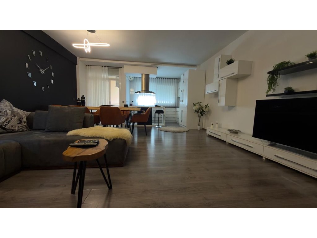 Appartamento 2+1 in affitto in Komuna e Parisit