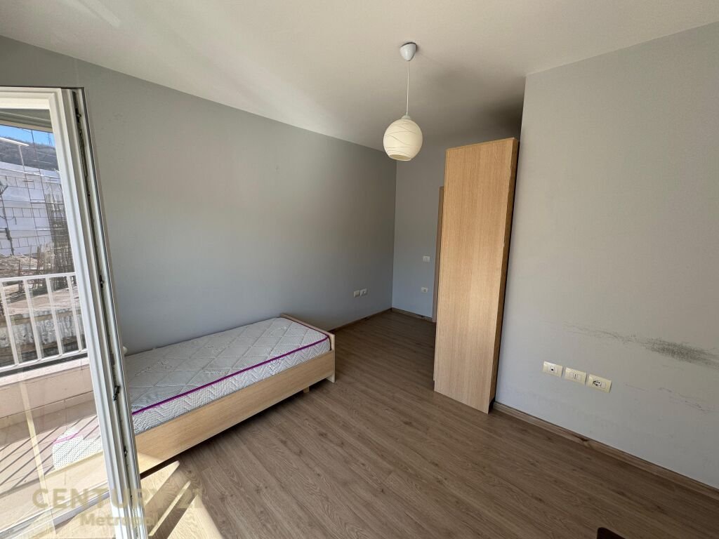 Apartament 2+1+2 per shitje te kopshti botanik ! (3)