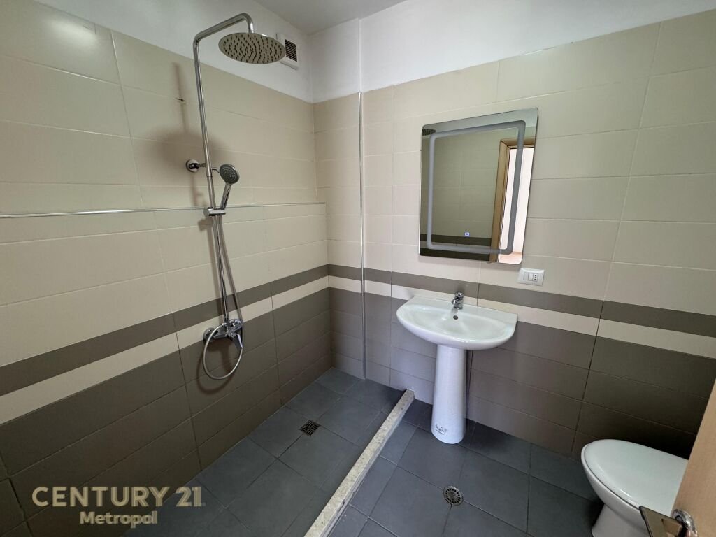 Apartament 2+1+2 per shitje te kopshti botanik ! (6)