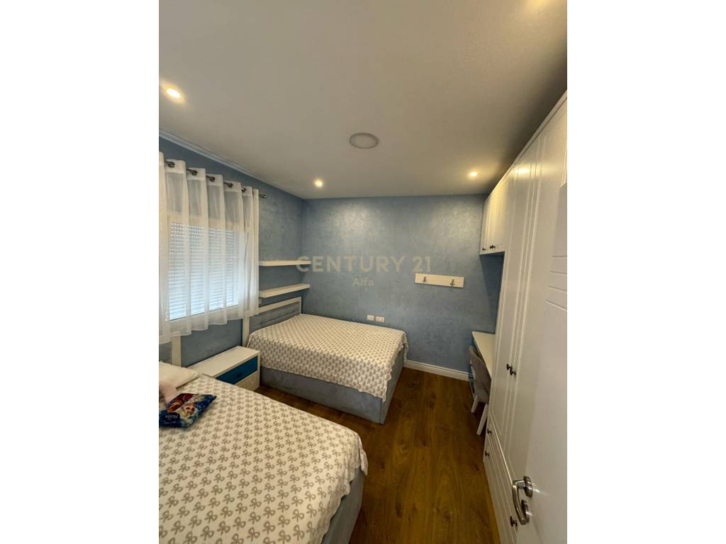 Shitet penthouse luksoz në fresk + 2 poste parkimi ! (7)
