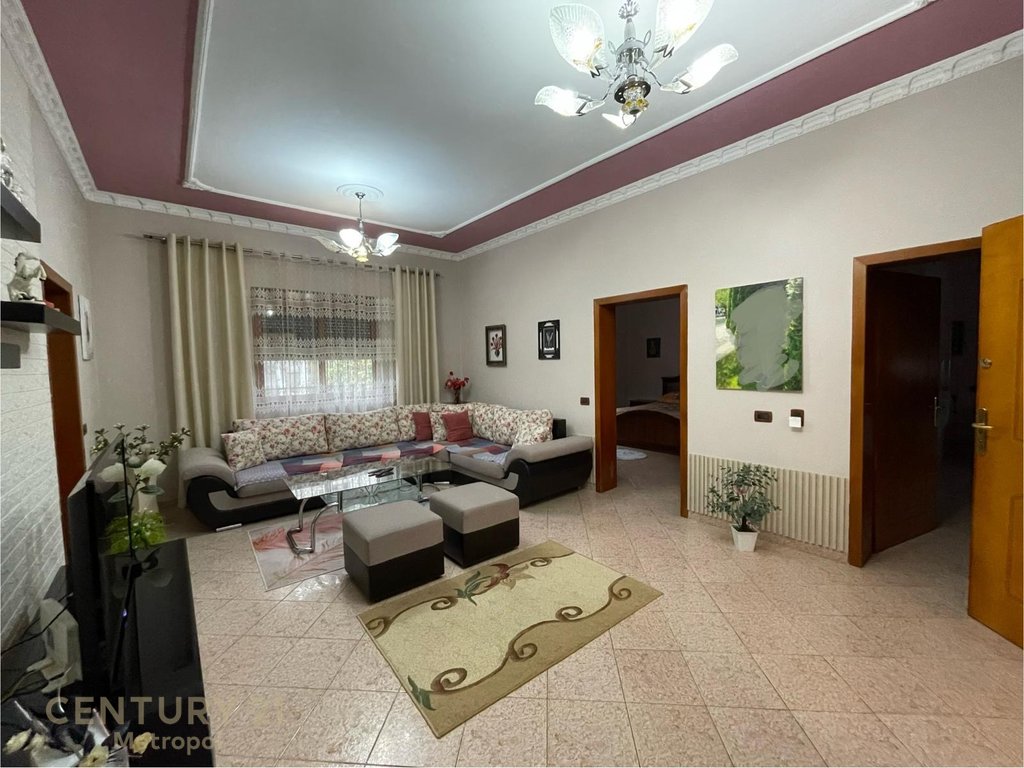 Shitet shtëpi private në zonën e plazhit, Durrës