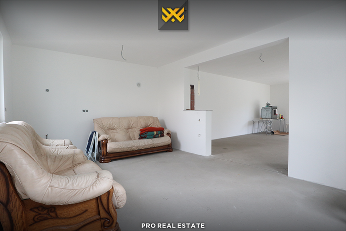 Maison de 242m² net à vendre à hajvali.