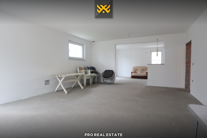 Maison de 242m² net à vendre à hajvali. (2)