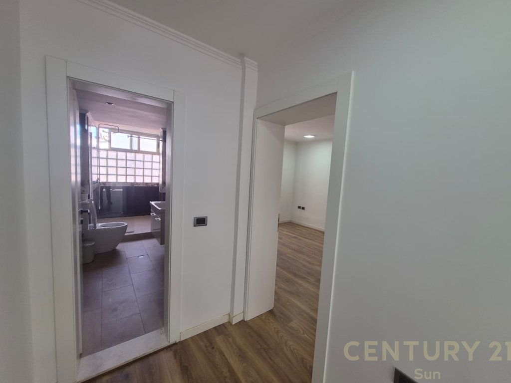 Jepet ambient zyre me qira – 85 m² | zona 21 dhjetori prane garden building! (2)