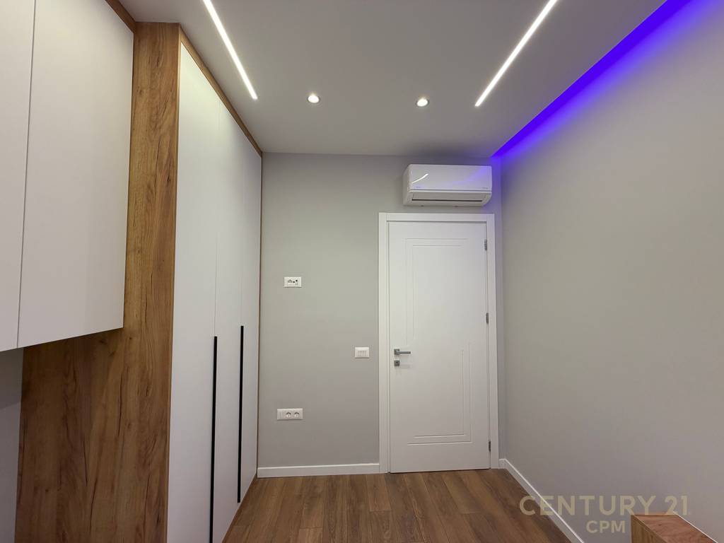 Apartament 2+1 me qira tek kodra e priftit pranë venue club!