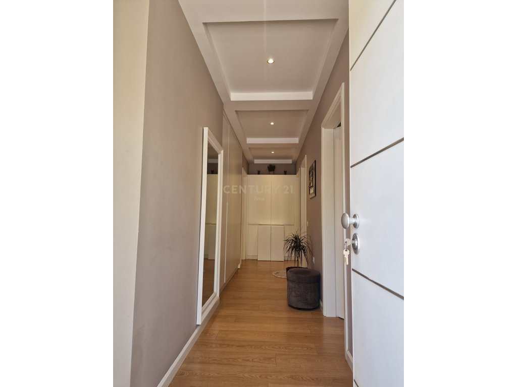 Apartament 2+1 me qira tek kodra e priftit pranë venue club!