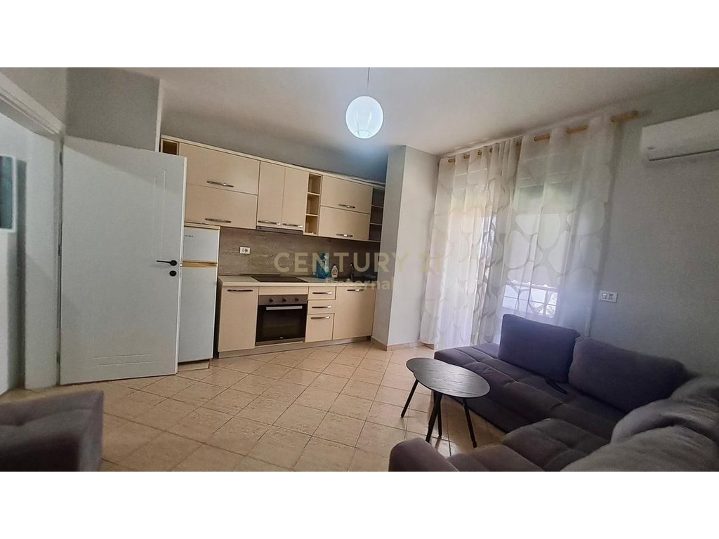 Apartament 2+1 me qira tek kodra e priftit pranë venue club!