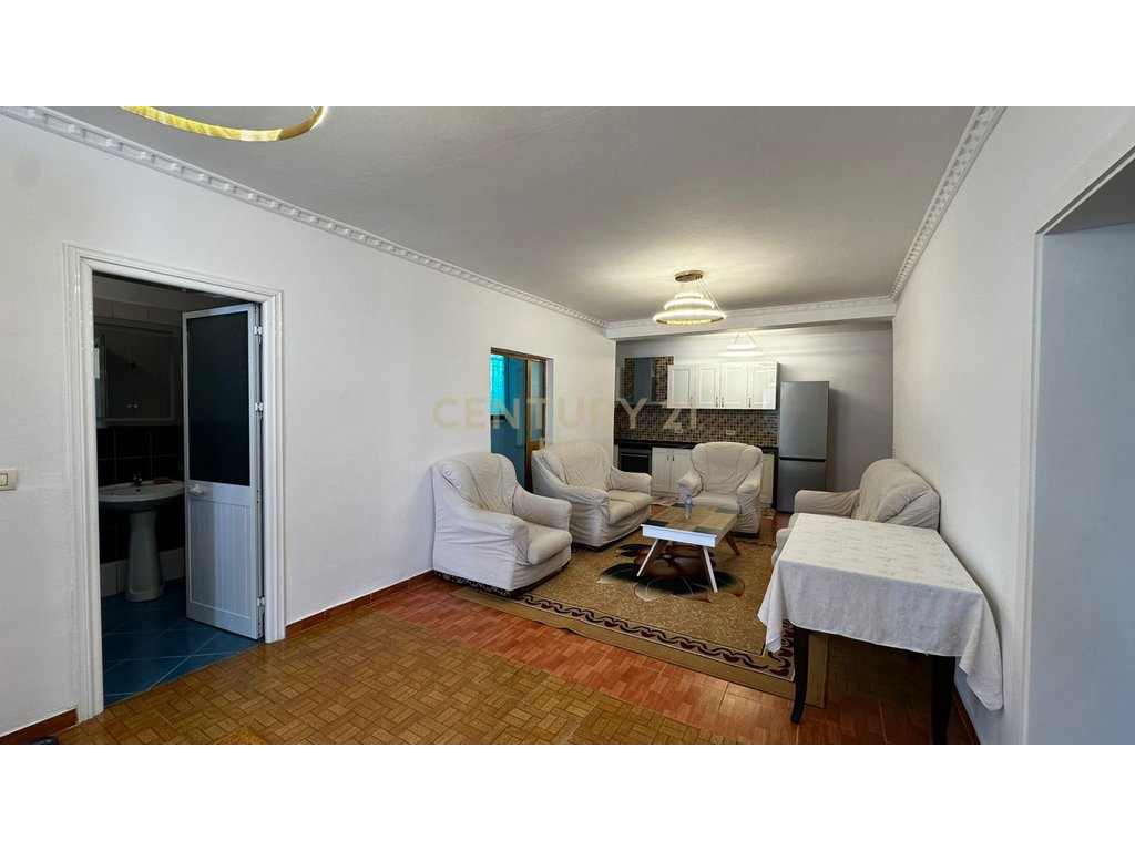 Apartament 2+1 me qira tek kodra e priftit pranë venue club!