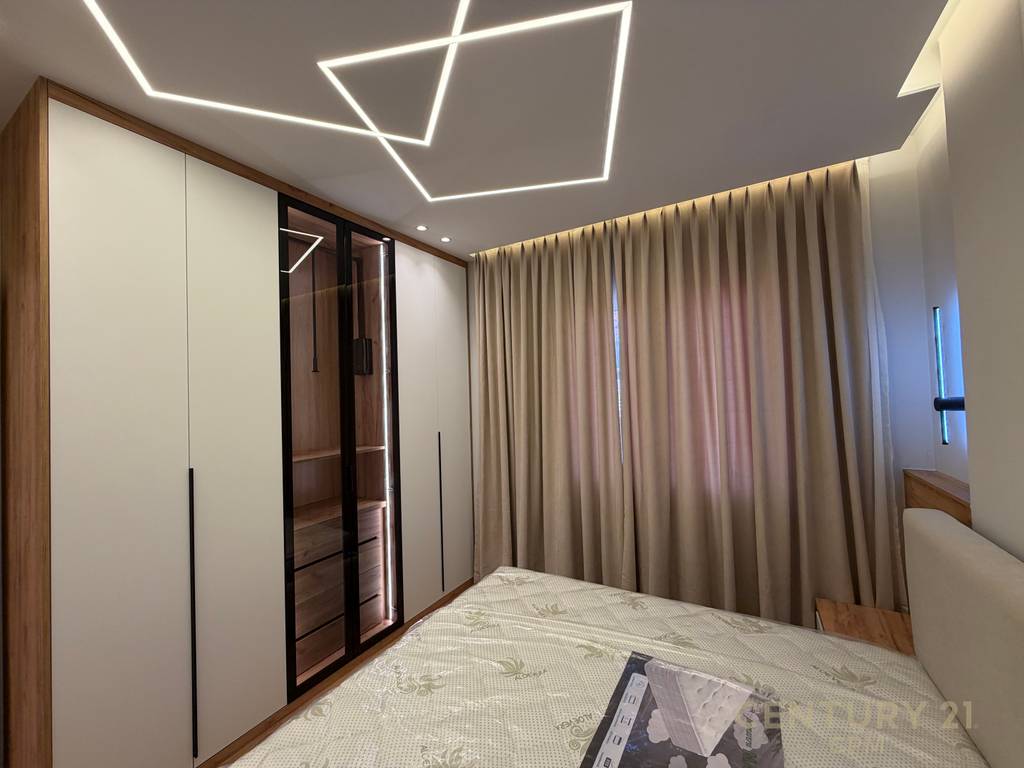Apartament 2+1 me qira tek kodra e priftit pranë venue club!