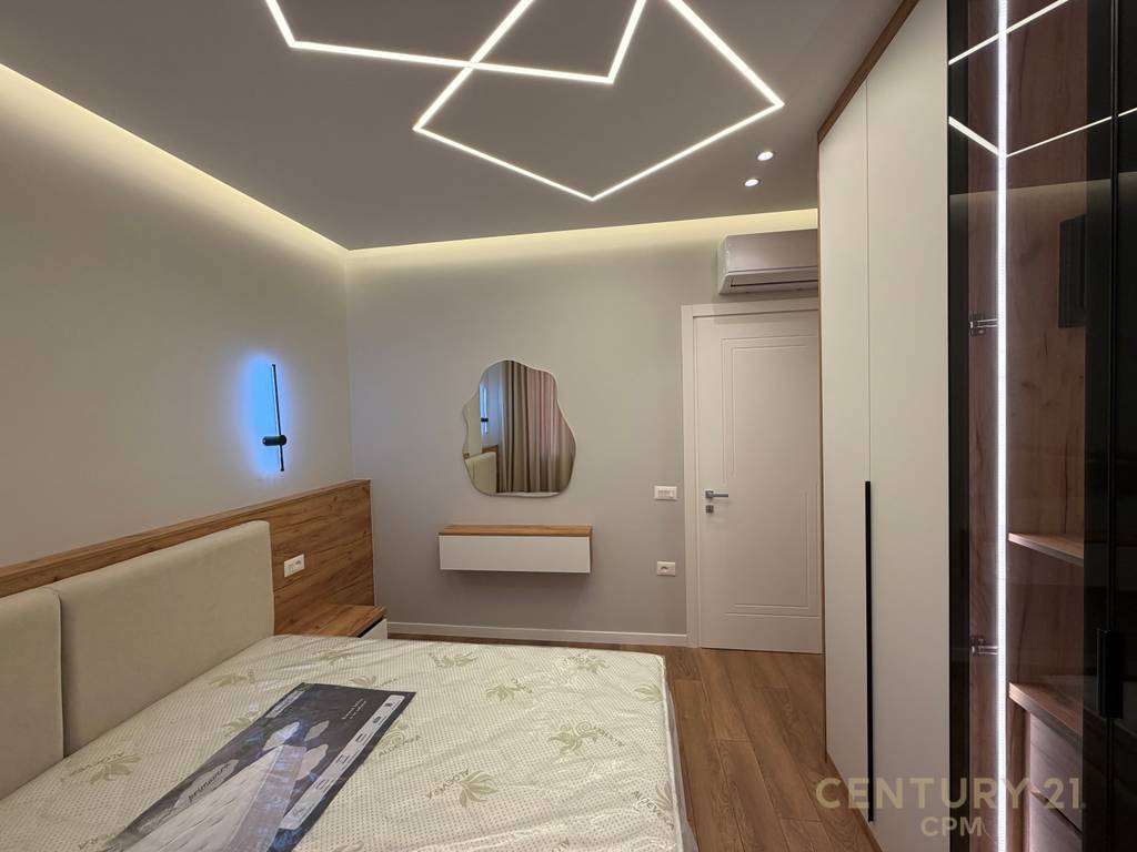 Apartament 2+1 me qira tek kodra e priftit pranë venue club!