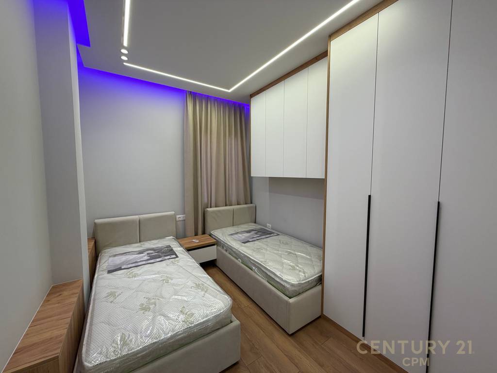 Apartament 2+1 me qira tek kodra e priftit pranë venue club!