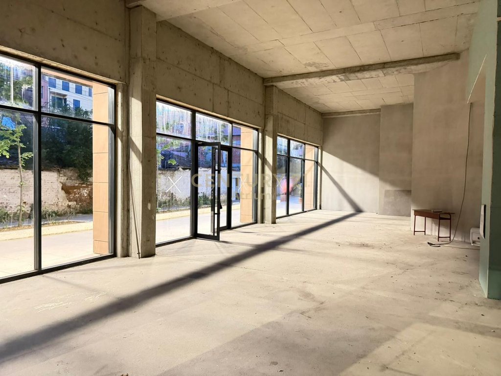 In affitto - spazio commerciale di 120 mq al piano terra vicino alla scuola gialla! (3)