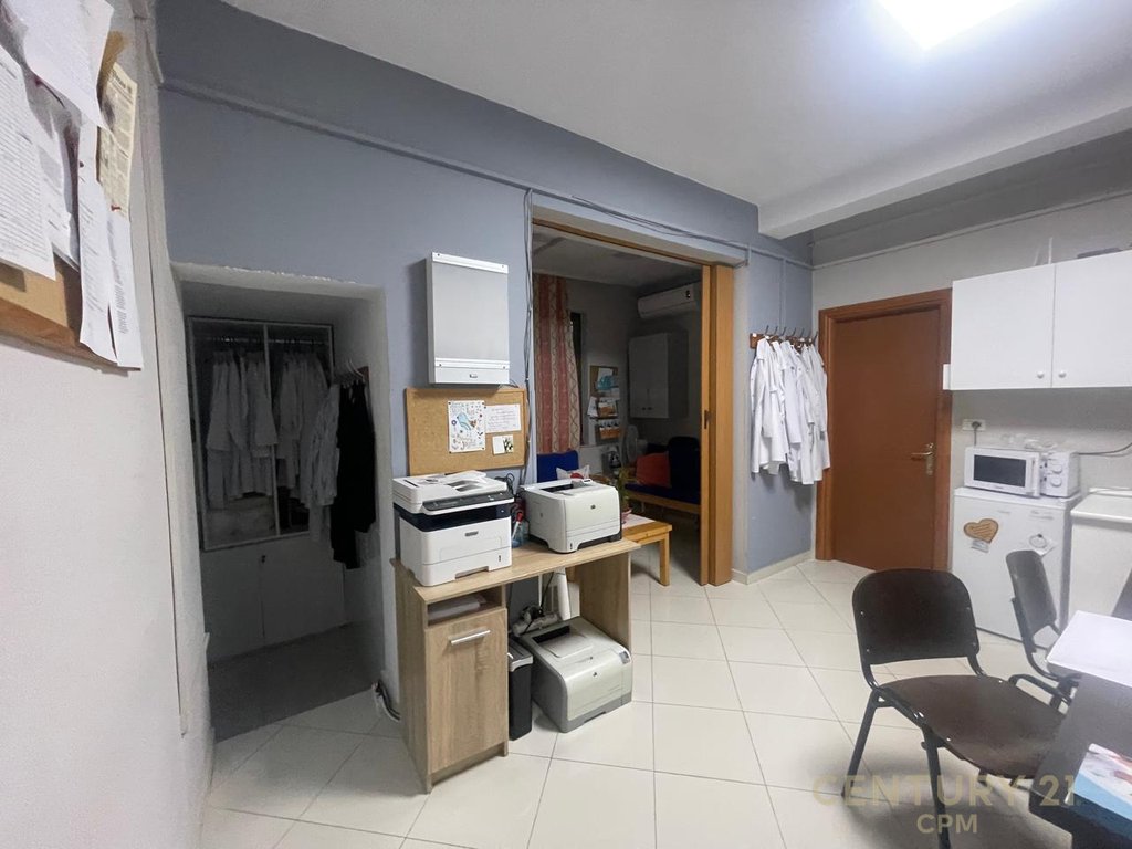 In affitto - spazio commerciale di 120 mq al piano terra vicino alla scuola gialla! (6)