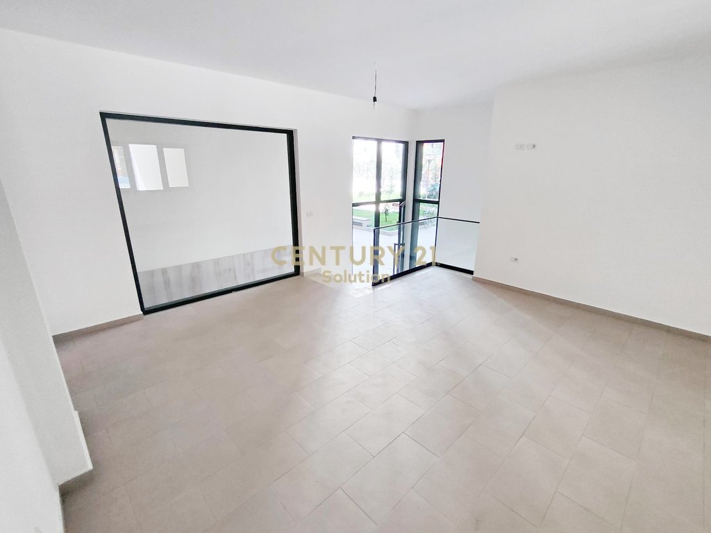 Nuevo espacio comercial de 44 metros cuadrados en la residencia 'Green City'! (2)