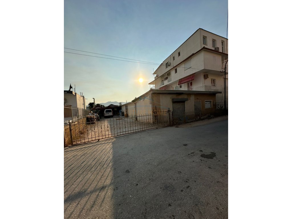 Shitet, toke truall+ ndertese,ksamil, sarande