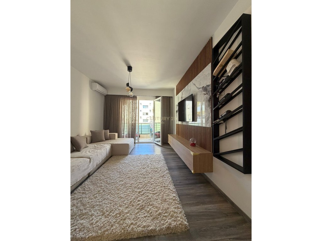 Shitet apartament 2+1+2 tek ''Ish Kombinati"!