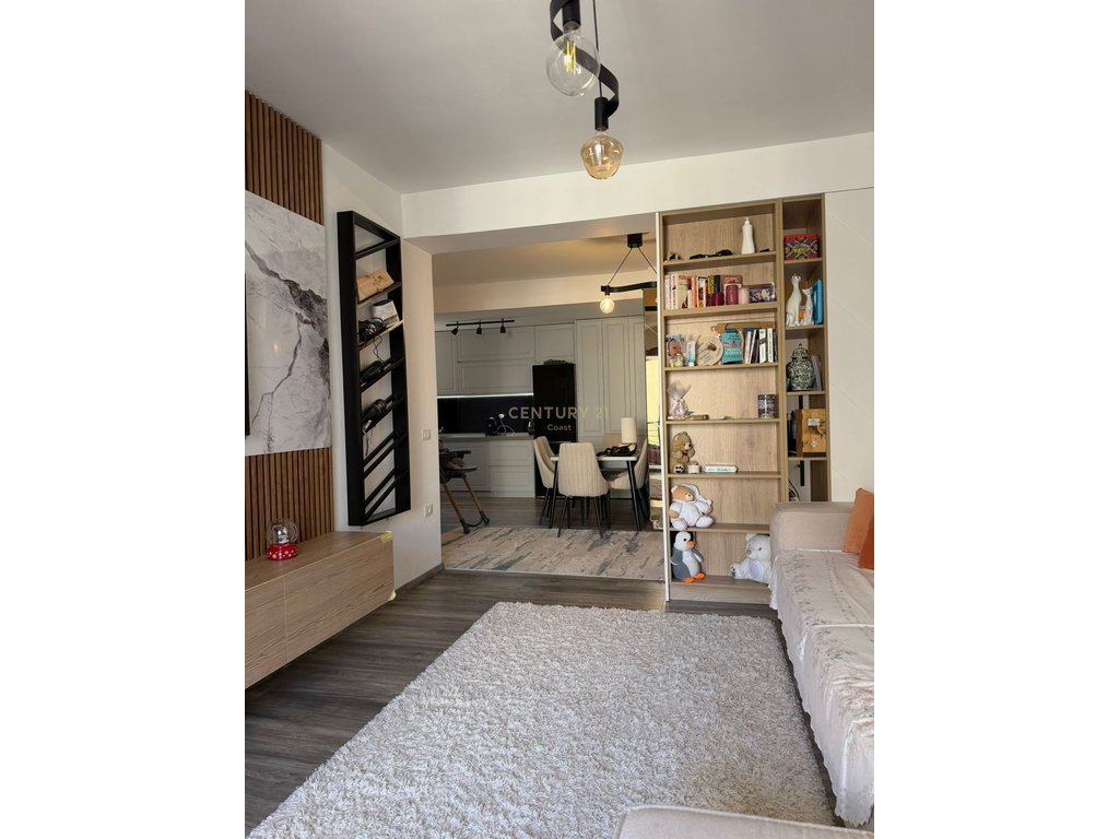 Shitet apartament 2+1+2 tek ''Ish Kombinati"!