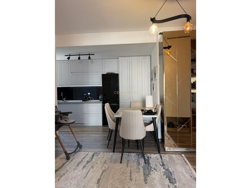 Shitet apartament 2+1+2 tek ''Ish Kombinati"!