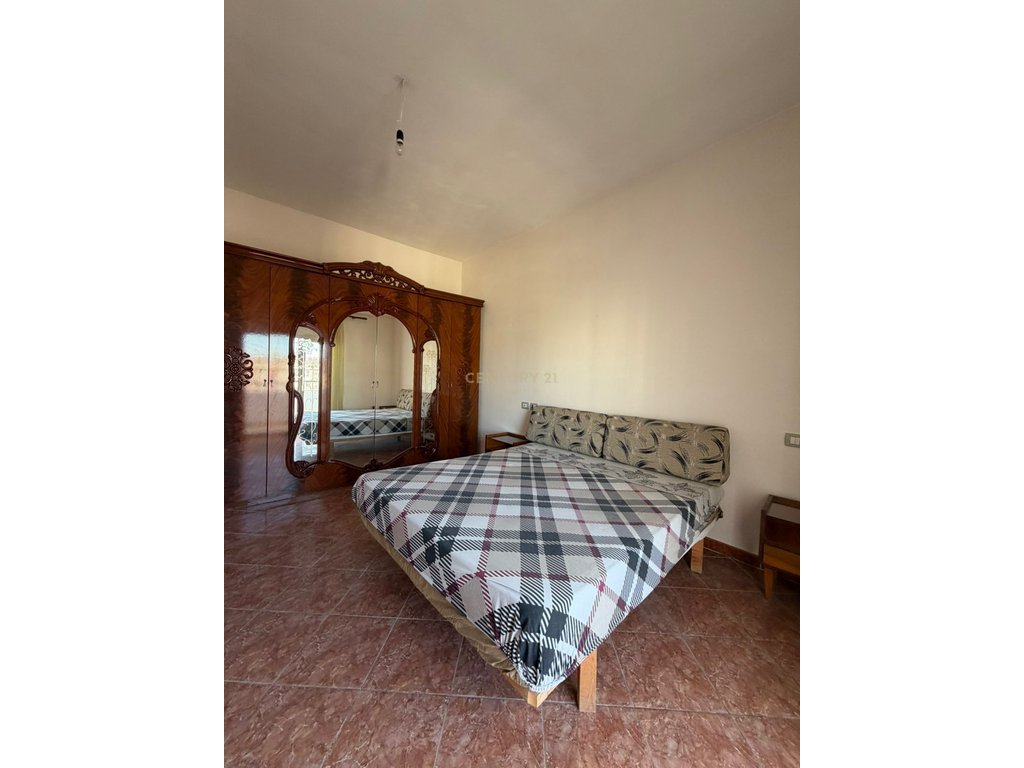 Shitet apartament 2+1+2 tek ''Ish Kombinati"!