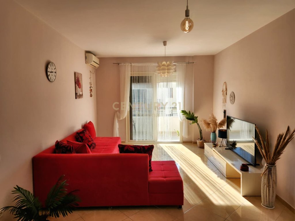 Shitet apartament 2+1+2 tek ''Ish Kombinati"!
