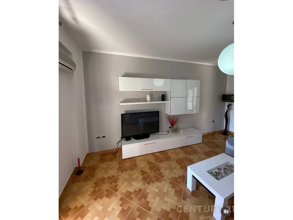 Shitet apartament 2+1+2 tek ''Ish Kombinati"!