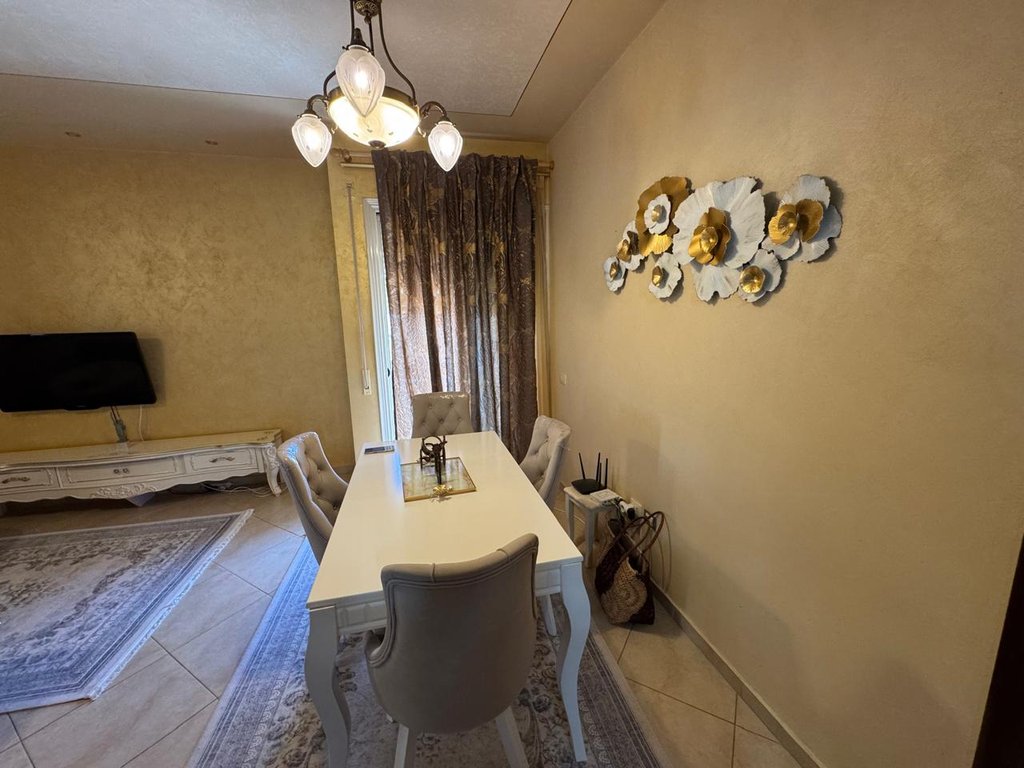 Shitet apartament 2+1+2 tek ''Ish Kombinati"! (3)