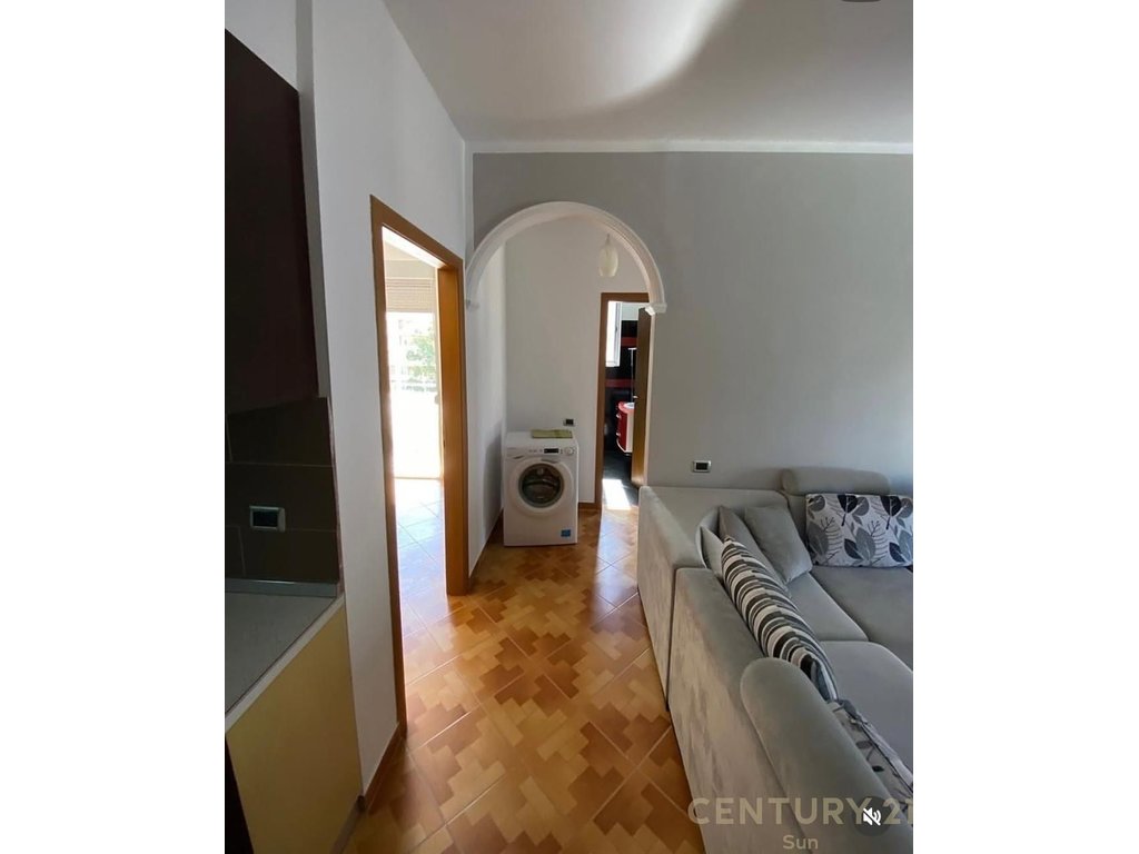 Shitet apartament 2+1+2 tek ''Ish Kombinati"!