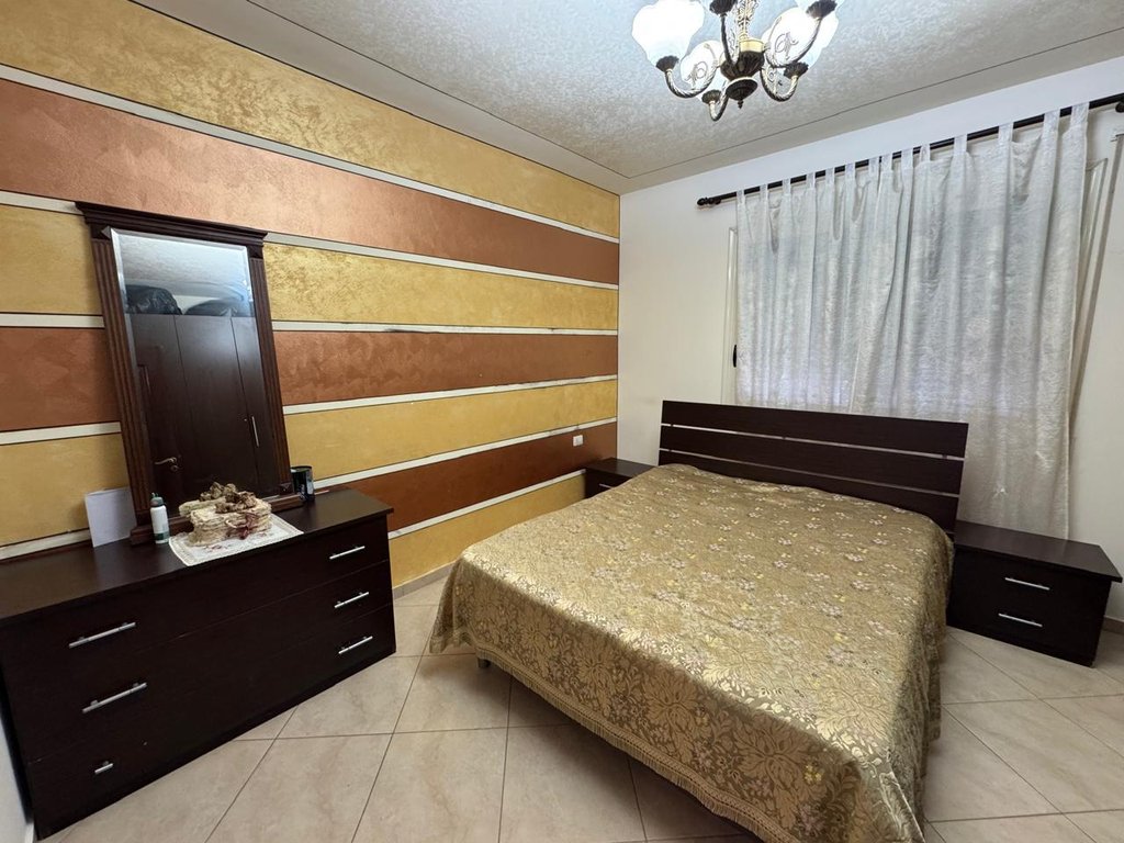 Shitet apartament 2+1+2 tek ''Ish Kombinati"! (6)