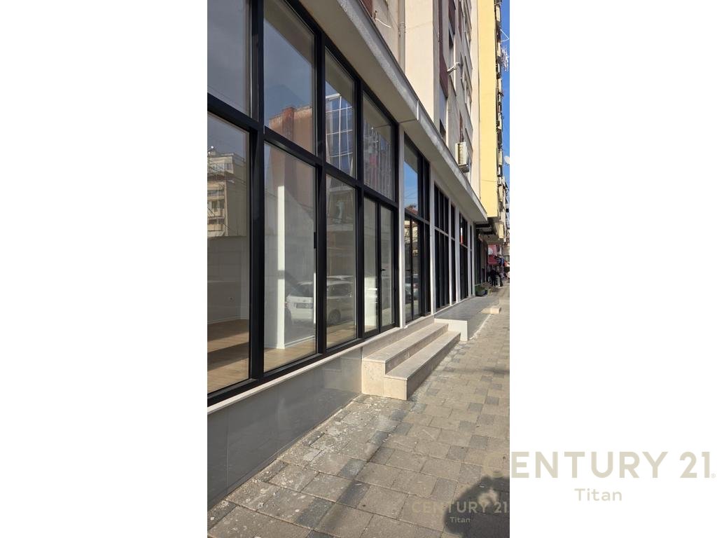 Locale commerciale in affitto vicino alla procura di Tirana
