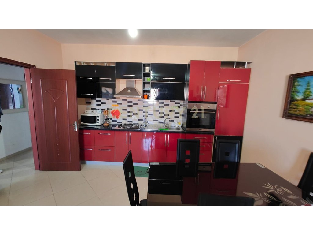 Apartamento 2+1+2 en venta en la zona de Astir, Tirana (2)