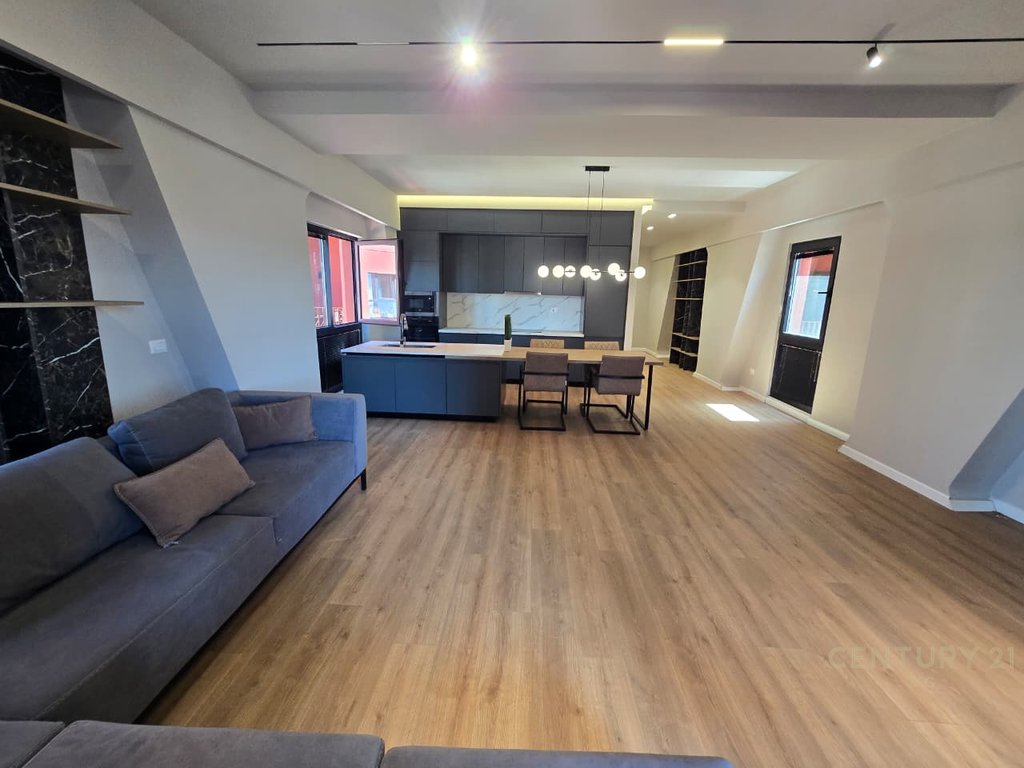 Apartament 3+1 i konvertuar ne 2+1+2 per shitje tek garden building! (8)
