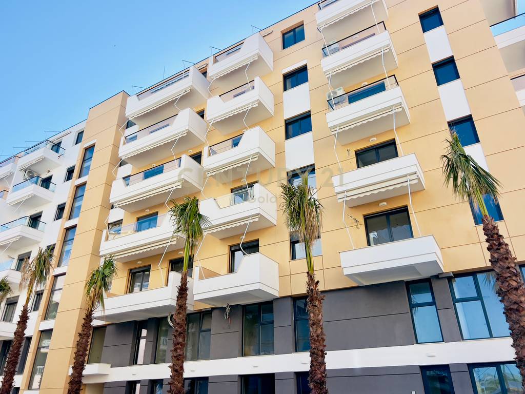 Apartamento 1+1+ estacionamento em golem!