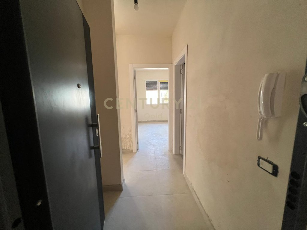 Apartamento 1+1+ estacionamento em golem! (3)